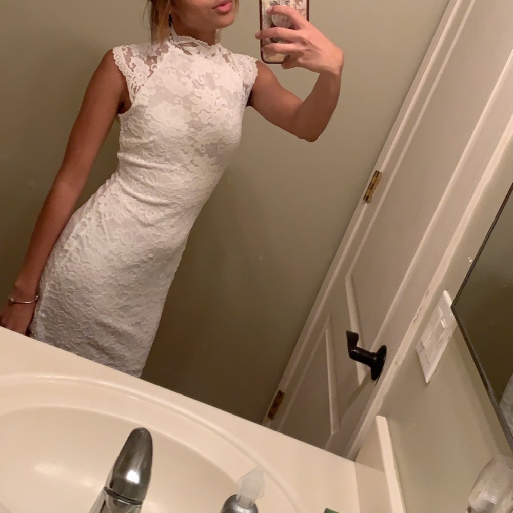S, Windsor, white mock-neck formal dress
